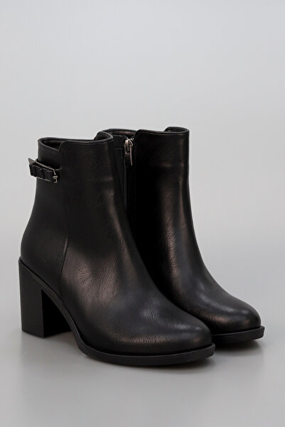 kajal ayakkabı حذاء قصير ذو نعل عالٍ وتفاصيل مشبك مطاطي من BLN SY410