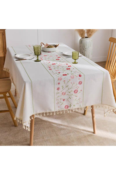 bity thok A luxurious white linen dining tablecloth adorned with a floral design and elegant scalloped edges.