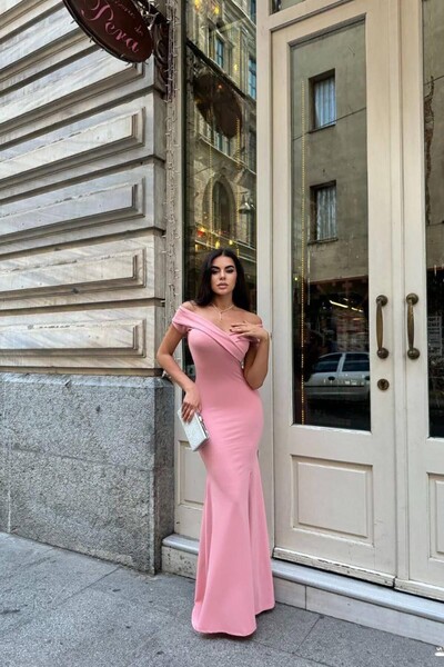 Deafox فستان سهرة طويل من قماش الكريب بأكمام قصيرة وياقة قارب وتفاصيل شقوق