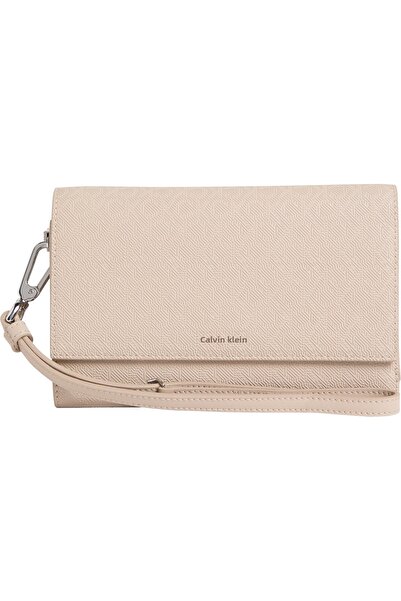 Calvin Klein Women Crockery Must Xl Trifold Wallet