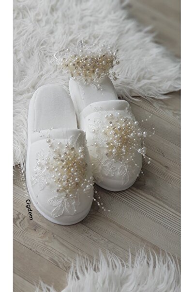 çiğdem kaya design Coroana și papuci pentru mamă însărcinată cu detaliu din dantelă și perle