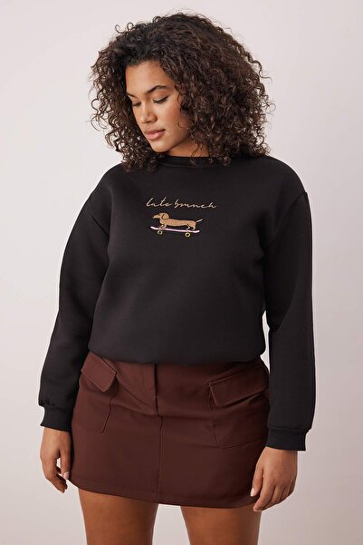Trendyol Curve Black Dog Embroidered Crew Neck Oversized Sweatshirt Tbbaw26Ao00044