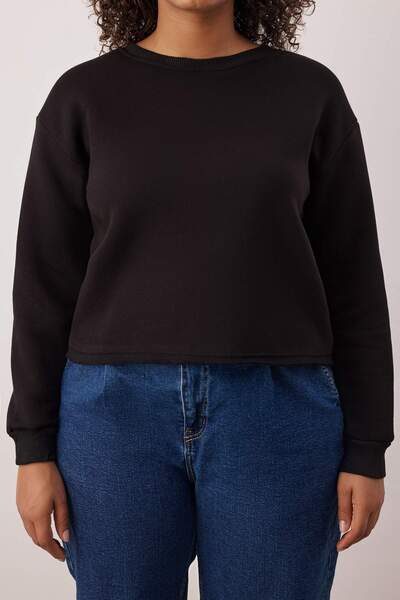 Trendyol Curve Black Crop Boy Crew Neck Basic Plus Size Sweatshirt Tbbaw26Ao00046