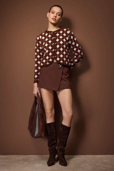 Trendyol Collection Brown Argyle/Plaid Patterned Crew Neck Cropped Knit Cardigan Twoaw26Hi00239