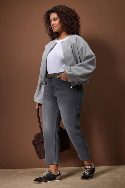 Trendyol Curve بنطلون جينز أنثراسايت بخصر مرتفع وتفاصيل ممزقة بقصة موم فيت مقاس كبير TBBAW26CJ00010