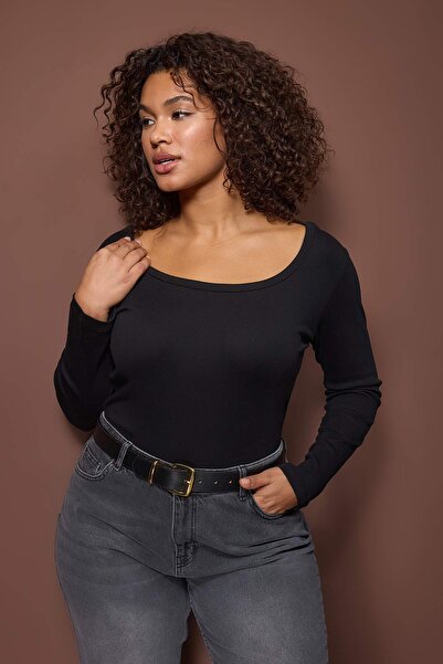 Trendyol Curve Black U-Neck Knitted Plus Size Blouse Tbbaw26Af00112