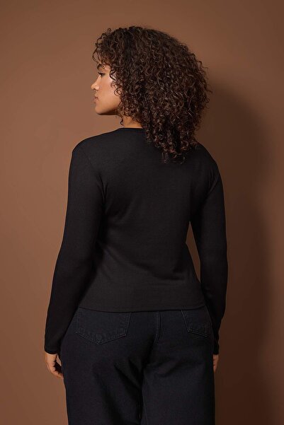 Trendyol Curve Black Snap Crop Boy Basic Knitted Plus Size Blouse Tbbaw26Af00119