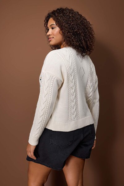 Trendyol Curve Πλεκτό πλεκτό πλεκτό πουλόβερ με λεπτομέρεια από κορδέλα εκρού TBBAW26AV00058