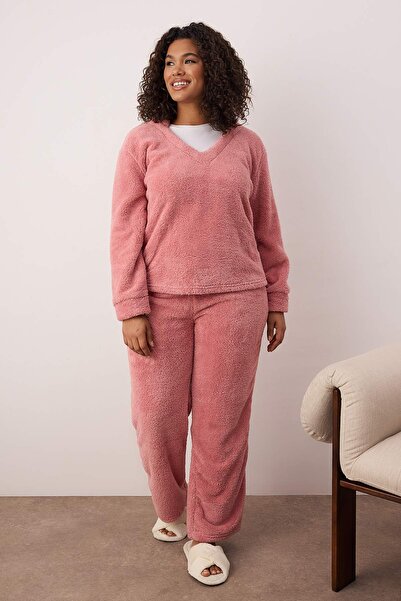 Trendyol Curve Ροζ πλεκτό σετ πιτζάμες με βελούδινη κουκούλα και λεπτομέρεια αυτιού - TBBAW25AI00021