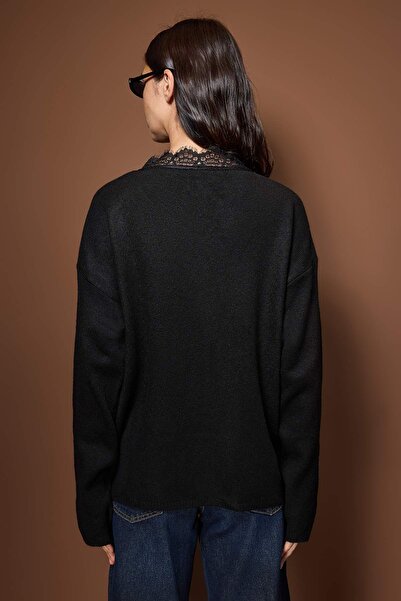 Trendyol Collection Black Soft Textured V-Neck Lace Knitwear Sweater Twoaw26Kz00288