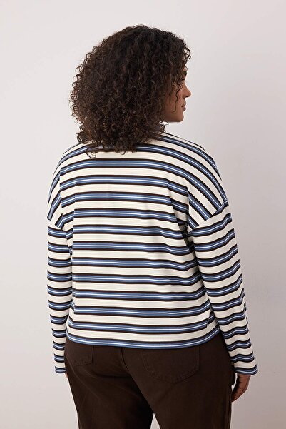 Trendyol Curve Blaue gerippte Strickbluse in Übergröße