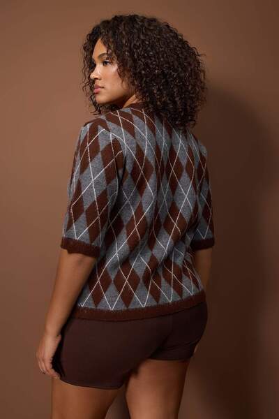 Trendyol Curve Кафяв пуловер с мек трикотаж и баклава мотив TBBAW26AN00059