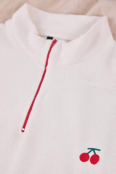 Trendyol Curve Ecru-Red Cherry Zippered Soft Winter Waffle Knitted Pajama Set Tbbaw26Ai00048