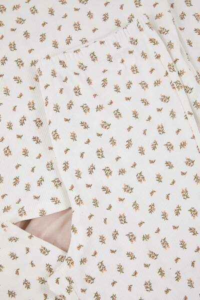 Trendyol Curve Σετ πιτζάμες Ecru Soft Tuuse Cotton Floral Twill Πλεκτό TBBAW26AI00019