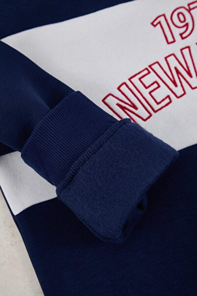 Trendyol Collection Σετ αθλητικής φόρμας Navy Blue Top Regular Bottom Straight ψηλός λαιμός με κεντημένο εσωτερικό φλις TMNAW26EM00002