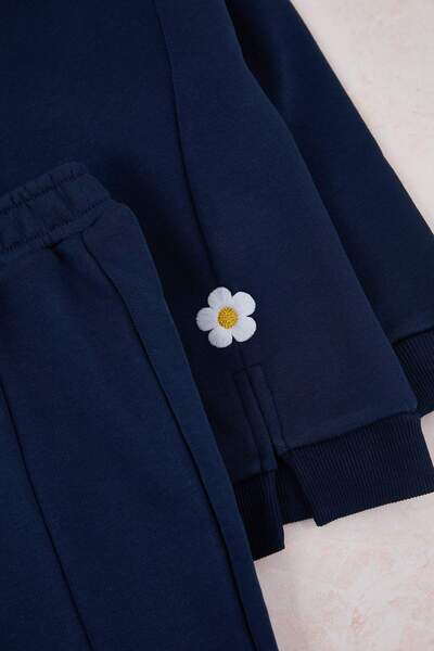 TRENDYOLKIDS Marineblaues, geblümtes, gestricktes Oberteil und Unterteil-Set TKDAW26AU00011