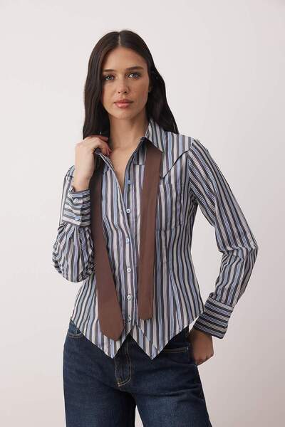 Trendyol Collection Καφέ μπλε ριγέ πουκάμισο με γραβάτα, ελαφρύ και εφαρμοστό στη μέση TWOAW26GO00133