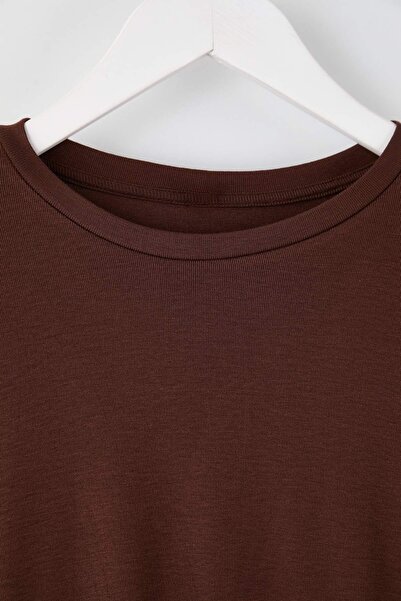 Trendyol Curve Καφέ Premium μαλακό ύφασμα βισκόζης με λαιμόκοψη, ελαστική πλεκτή μπλούζα TBBAW25AF00027