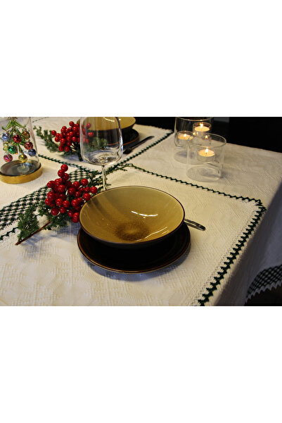 Nicoratex Rectangular white tablecloth with white and green lace and set of 6 white napkins with green lace