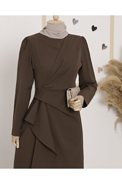 Modamorfo Asymetrické krepové šaty s přední sukní Allerli - hnědé