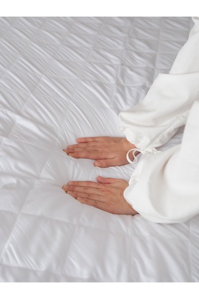 NEEDLE Protective Micro Quilted Waterproof Mattress Protector Mattress Cover Single Double King Size (180X200)