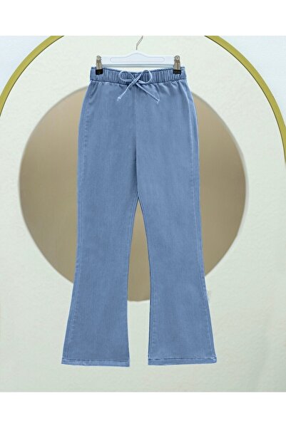 Modamorfo evazat Pantaloni din denim cu detaliu cu dantelă - Albastru