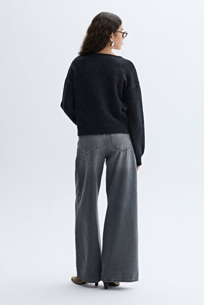 Mudo Loose Fit V Neck Wool Cardigan