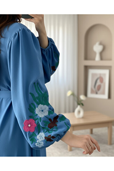 Modamorfo Φόρεμα με κεντημένη ζώνη με μπαλόνια στα μανίκια - Σκούρο μπλε