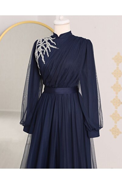 Modamorfo Βραδινό φόρεμα από τούλι με ντραπέ και πέτρινη λεπτομέρεια στο μπροστινό μέρος