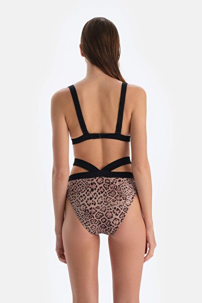 Dagi Ψηλόμεσο καφέ κάτω