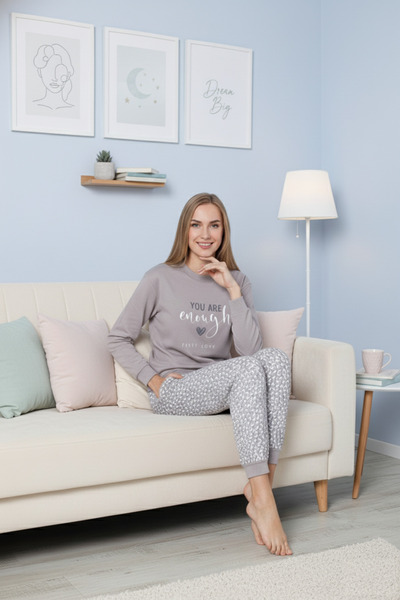 GUAVA+ Gray Heart Crew Neck Ankle Cuffed 2 Thread Pockets Winter Jogger Sweatpants Pajama Set Homewear