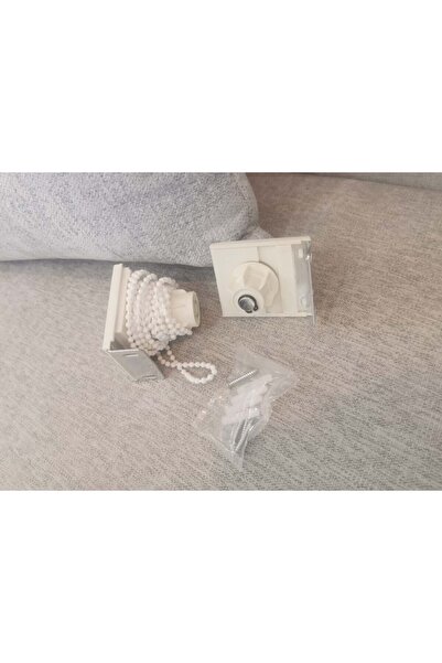 Riyof Light-blocking roller blind