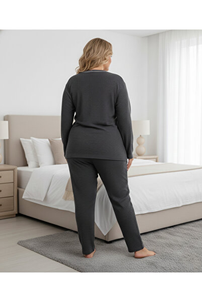 Temporium Women's Winter Smoked Large Size Collar Buttoned Long Sleeve Interlock Pajamas Set