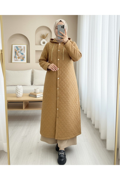 Modamorfo Καπέλο με κουκούλα με λεπτομέρεια από αλυσίδα με κουμπιά και καπιτονέ - Κανέλα