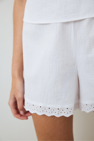 Penti Optisches weißes Alia-Pyjama-Set aus Baumwolle mit Spitze, V-Ausschnitt und verstellbaren Trägern und Shorts