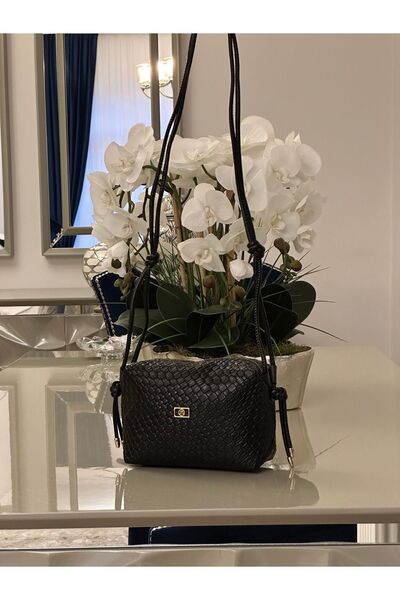 mossi Μαύρη γυναικεία τσάντα ώμου χιαστί με λεπτομέρεια με μαλακό κόμπο