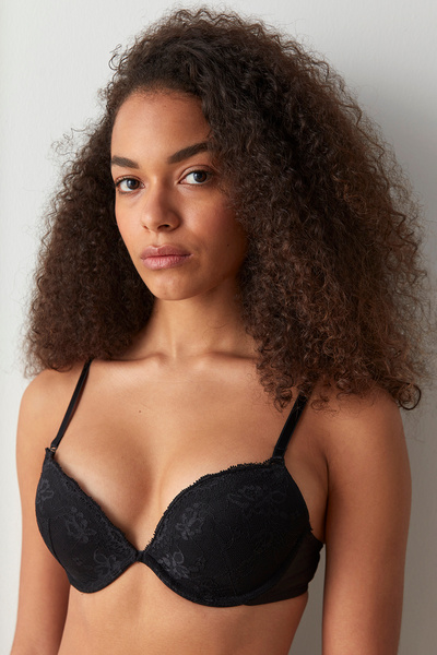 Penti Schwarzer Push-Up-BH von Wowbra mit Spitzendetail