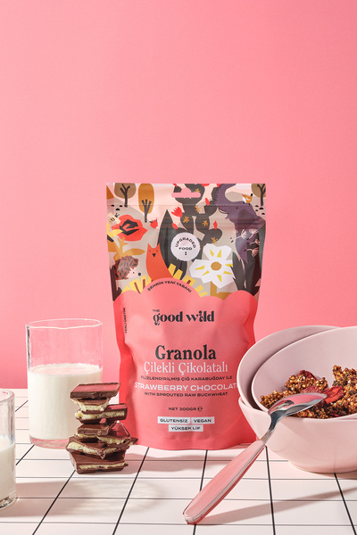 THE GOOD WİLD Çilekli Çikolatalı Granola | Glutensiz Vegan Atıştırmalık | Kurutulmuş Çilek | Yüksek Lif | 5x300 Gr