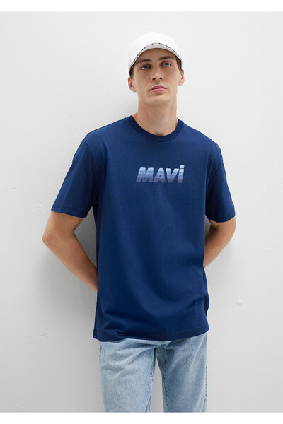 Mavi Marineblaues T-Shirt mit Logo-Print, lockere Passform / bequemer Schnitt 0612904-89353