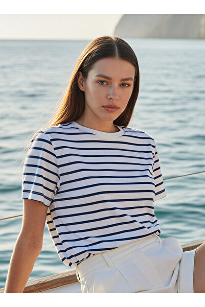 Amia&Co. White-Navy Blue Striped Crew Neck Short Sleeve T-Shirt