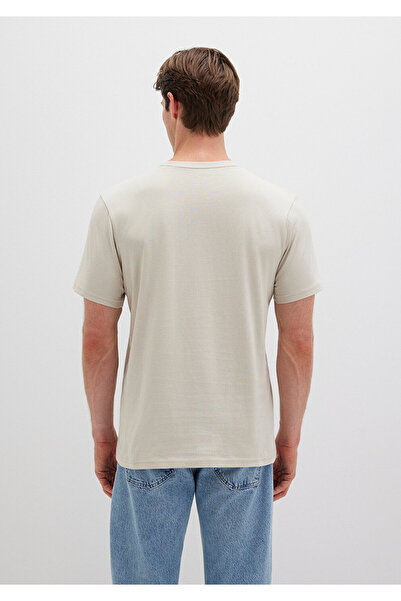 Mavi Graues T-Shirt mit Logo-Print, normale Passform / normaler Schnitt 0610943-70144