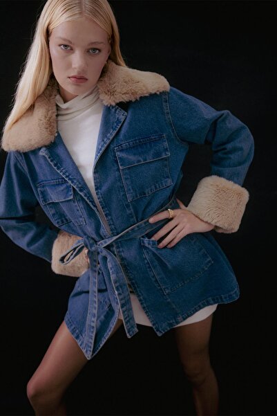 MARKALİSTE سترة من الدنيم بتفاصيل فرو باللون الأزرق