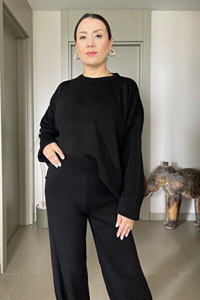 Butik Didem Sakinci طقم تريكو كبير الحجم ناعم ومصنوع من الليكرا مع تفاصيل محب...