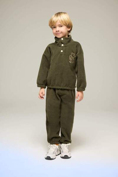 DeFacto 2-teiliges Set für Babys, besticktes Fleece-Sweatshirt mit Stehkragen und Knöpfen, Jogginghose F7603A525WN