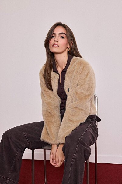 DeFacto Regular Fit Buttoned Short Faux Fur Coat F2923Ax25Wn