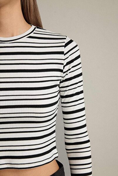 DeFacto Μακρυμάνικο μπλουζάκι με ριγέ λαιμόκοψη G0740AX25SM