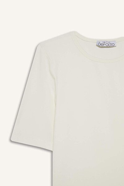 DeFacto Tailliertes Basic-T-Shirt mit geradem Rippstrick und kurzen Ärmeln in Weiß F5194AX25SM