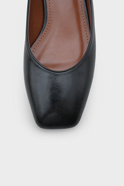 Capone Outfitters Darline Low Heel Blunt Toe Strap Mary Jane Women's Shoes