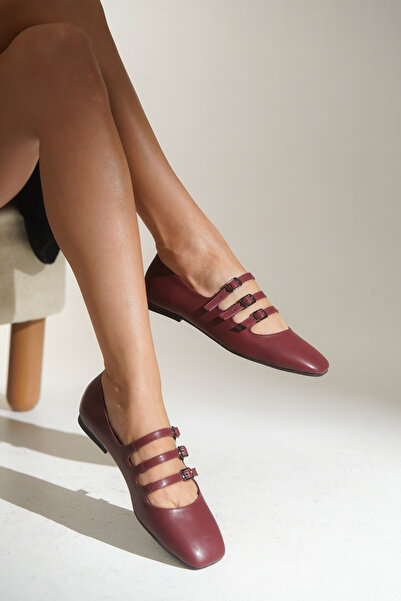 Capone Outfitters Marcelle Blunt Toe Three Buckle Strap Women's Ballerinas