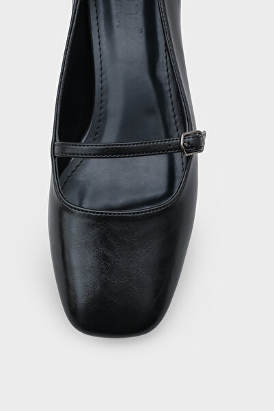 Capone Outfitters Elyn Short Heeled Blunt Toe Strappy Mary Jane Women's Shoes